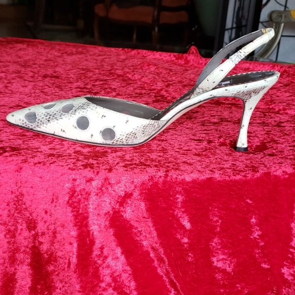 Manolo Blahnik Carolyne Creme Python Slingbacks - Picture 5 of 6